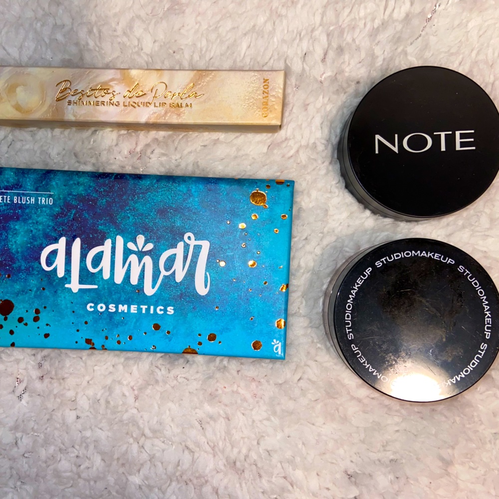 Alamar and blush makeup bundle